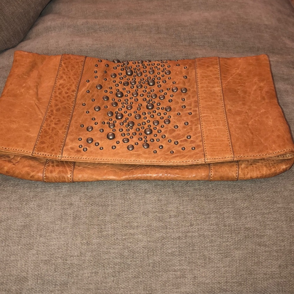 Distressed Clutch